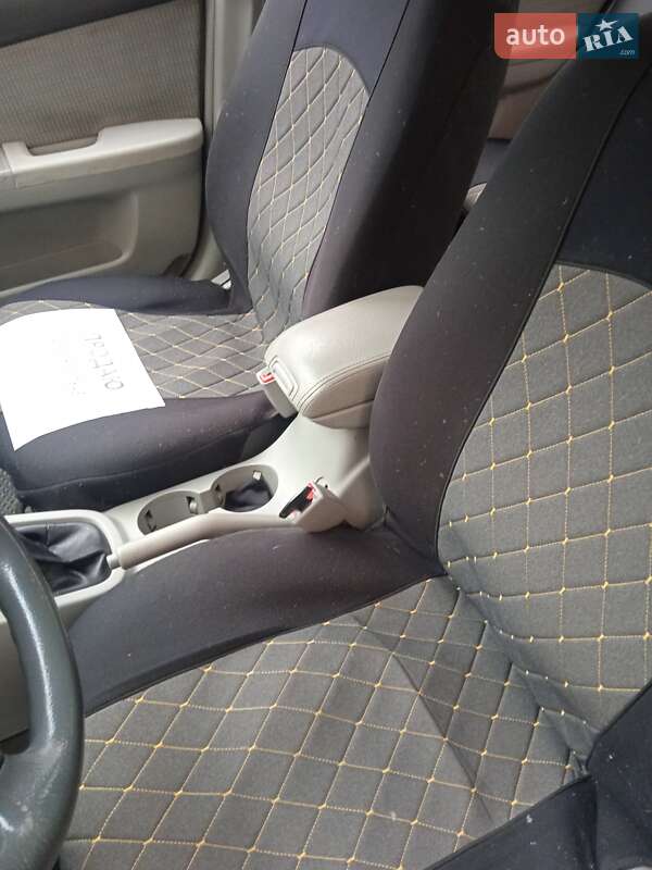 Седан Kia Cerato 2007 в Черновцах