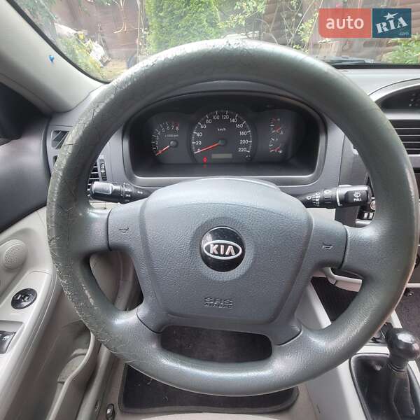 Седан Kia Cerato 2006 в Львові