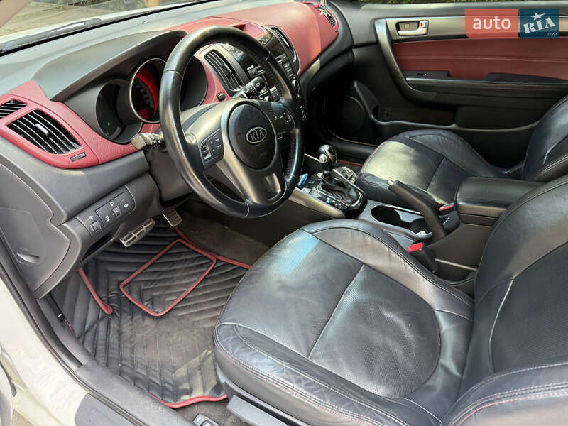 Седан Kia Cerato 2012 в Каменском