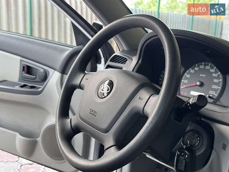 Хетчбек Kia Cerato 2006 в Краматорську