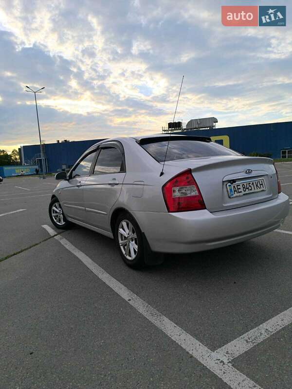 Седан Kia Cerato 2005 в Днепре
