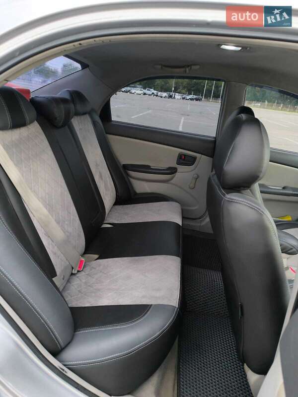 Седан Kia Cerato 2005 в Днепре