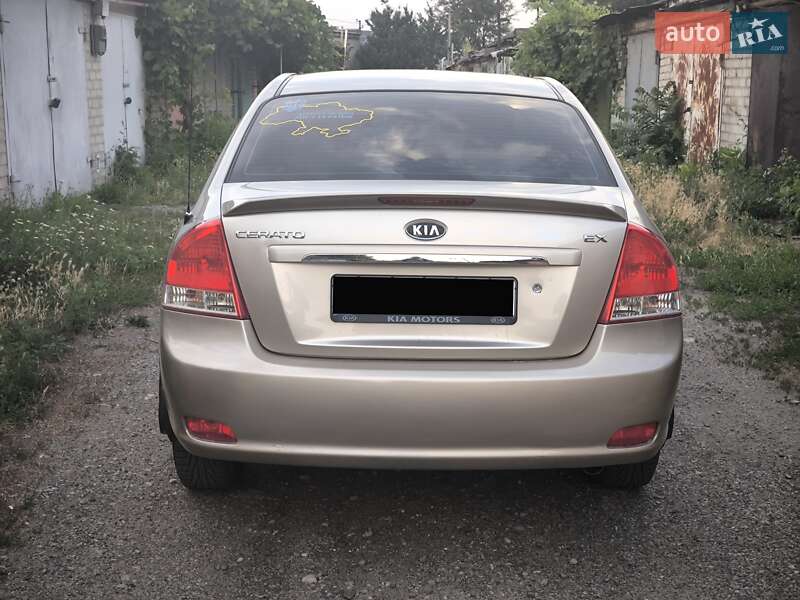 Седан Kia Cerato 2007 в Днепре