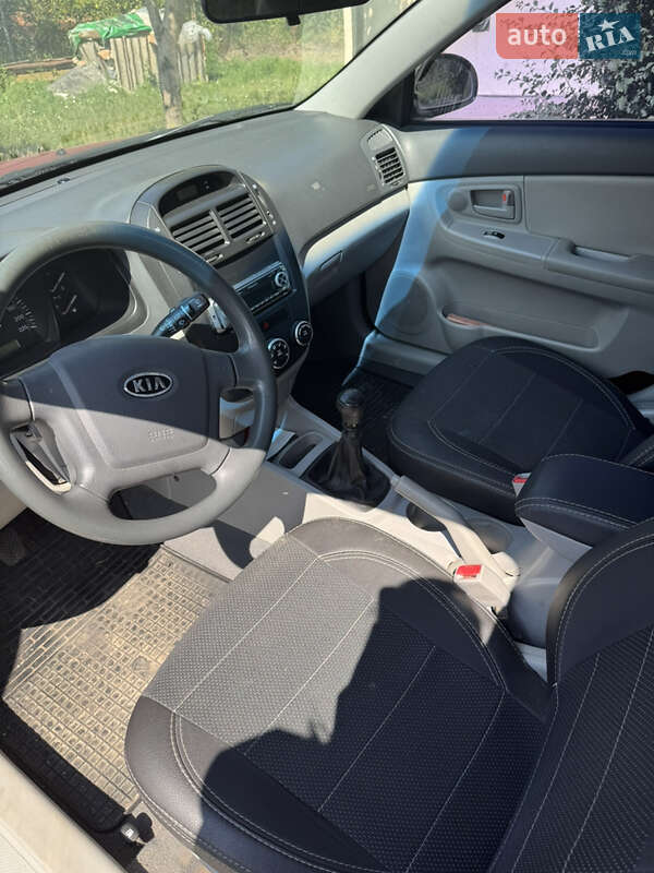 Седан Kia Cerato 2007 в Каневі