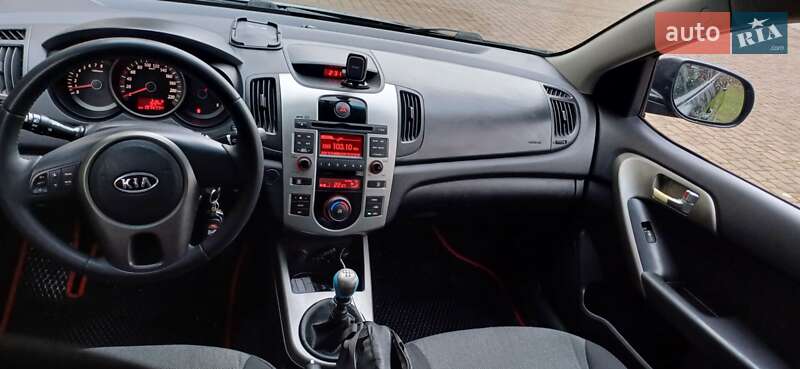 Седан Kia Cerato 2009 в Киеве