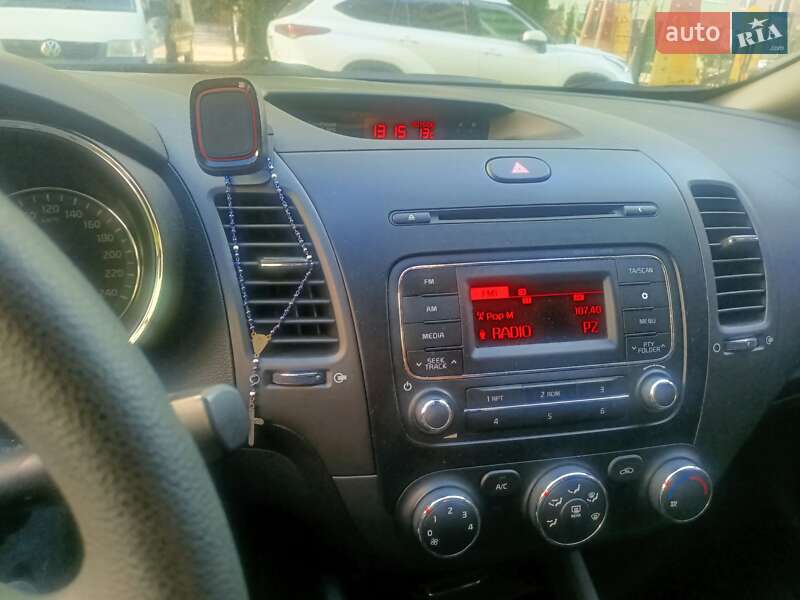 Седан Kia Cerato 2014 в Киеве фото 6 Седан Kia Cerato 2014 в Киеве
