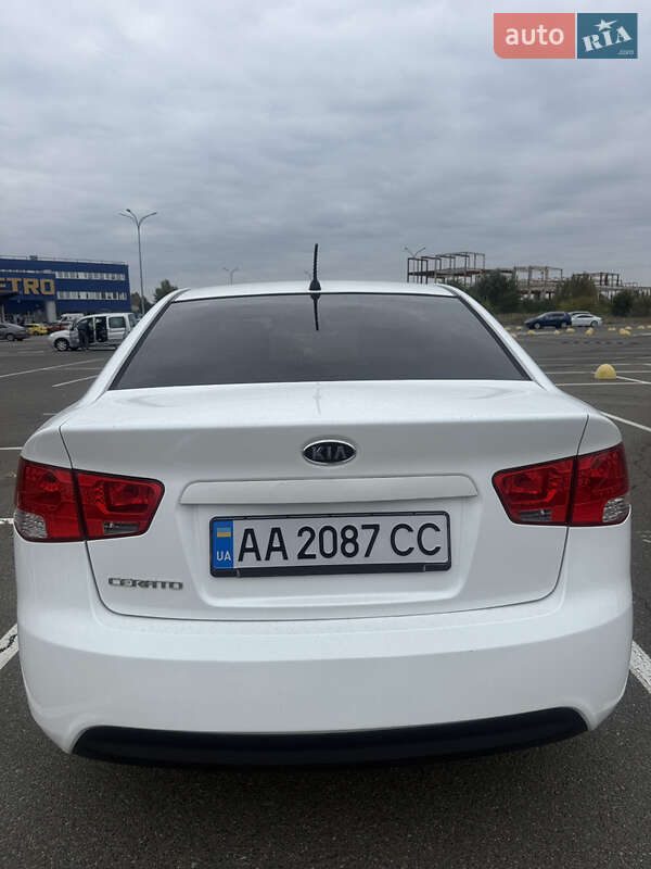 Седан Kia Cerato 2011 в Киеве фото 2 Седан Kia Cerato 2011 в Киеве