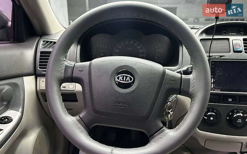 Седан Kia Cerato 2005 в Черновцах