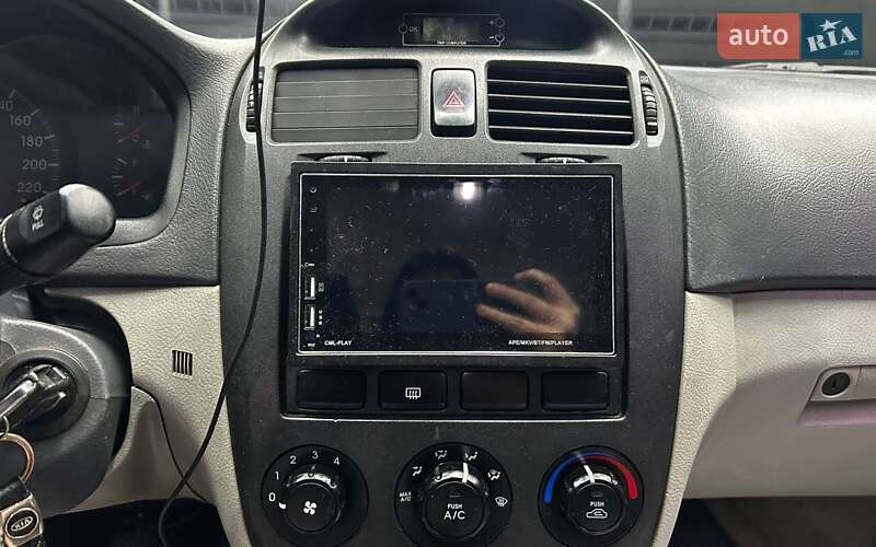 Седан Kia Cerato 2005 в Черновцах