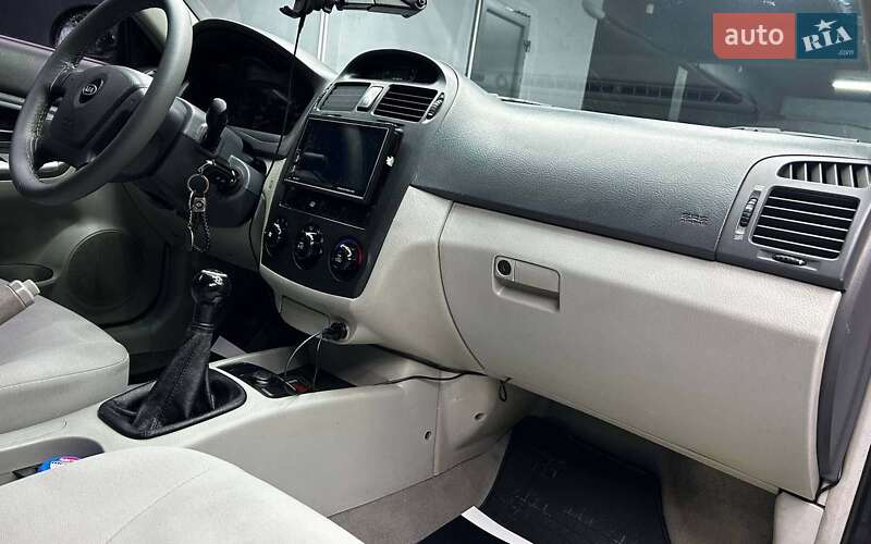 Седан Kia Cerato 2005 в Черновцах