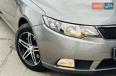 Седан Kia Cerato 2011 в 