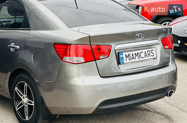 Седан Kia Cerato 2011 в 