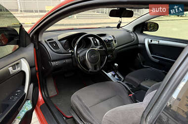Купе Kia Cerato 2010 в 
