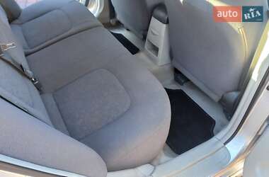 Хэтчбек Kia Cerato 2006 в  фото 13 Хэтчбек Kia Cerato 2006 в