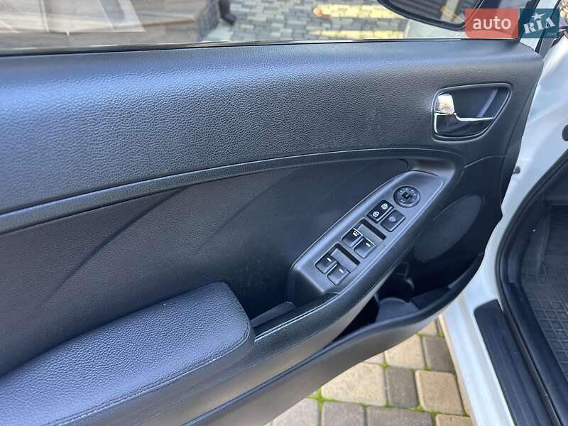 Седан Kia Cerato 2016 в Одессе фото 12 Седан Kia Cerato 2016 в Одессе