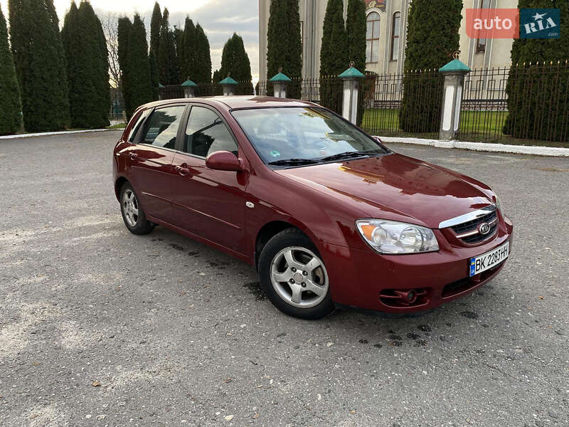 Хетчбек Kia Cerato 2006 в Дубні