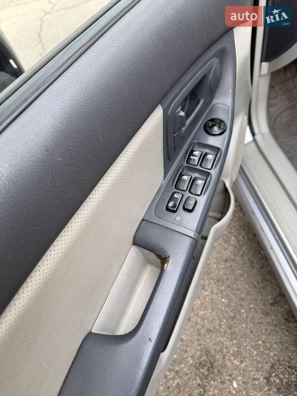 Седан Kia Cerato 2005 в Киеве