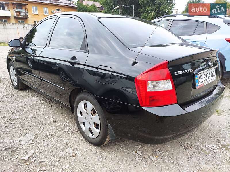 Седан Kia Cerato 2006 в Днепре