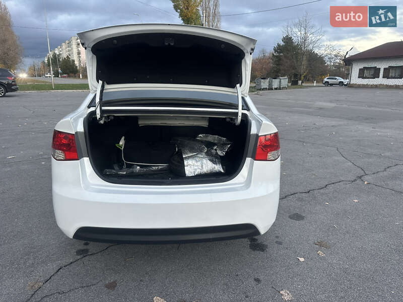 Седан Kia Cerato 2011 в Горишних Плавнях