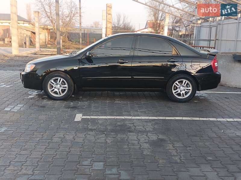 Седан Kia Cerato 2006 в Новом Буге