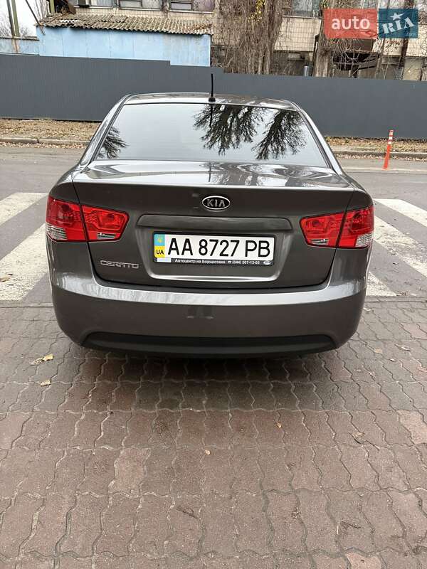 Седан Kia Cerato 2012 в Киеве