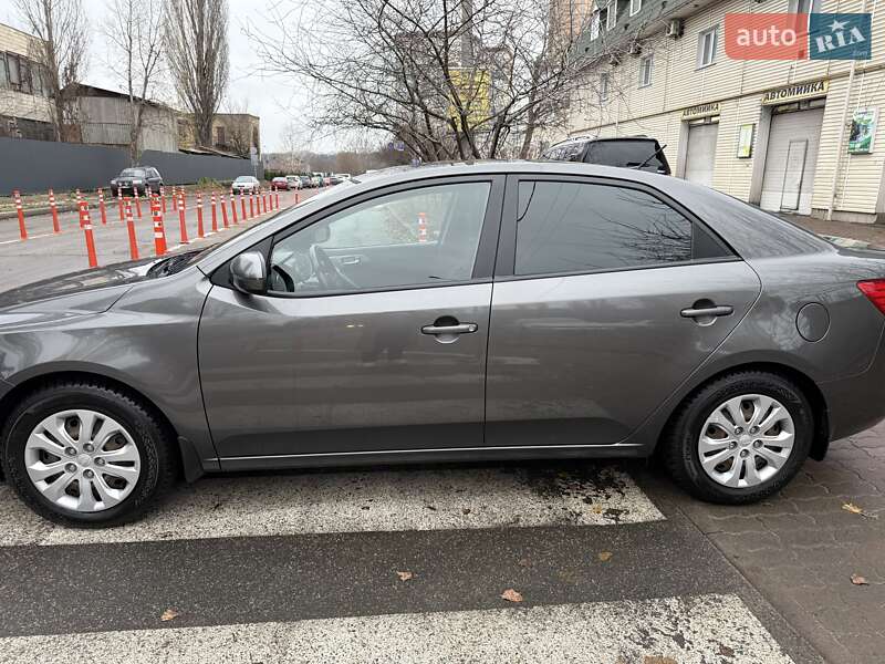 Седан Kia Cerato 2012 в Киеве