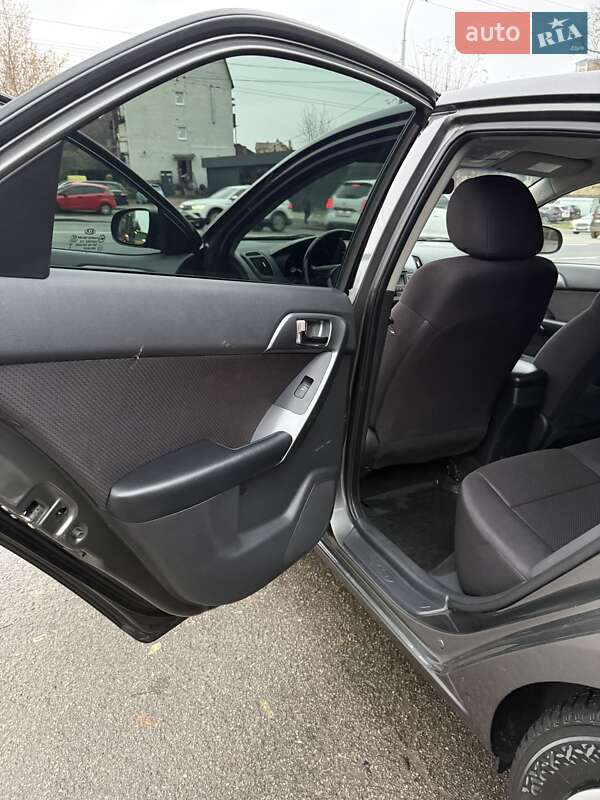 Седан Kia Cerato 2012 в Киеве