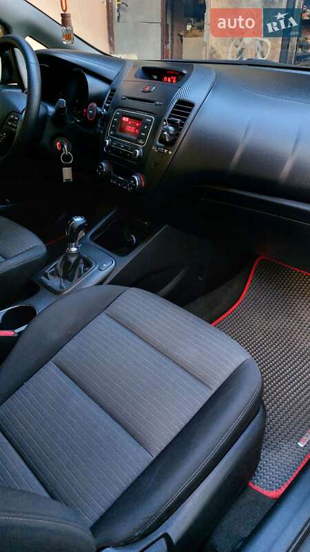 Седан Kia Cerato 2012 в Первомайске