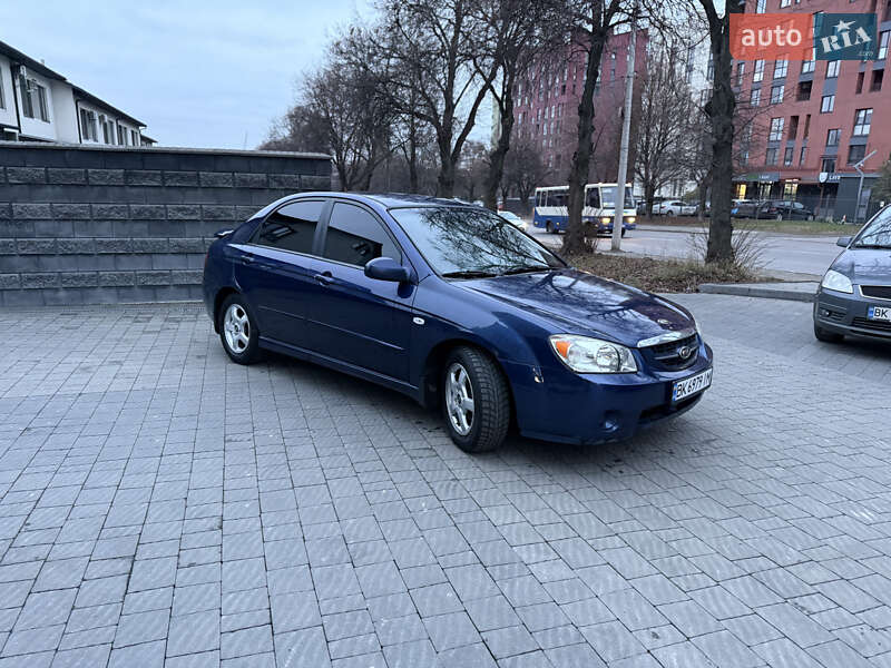 Седан Kia Cerato 2006 в Ровно