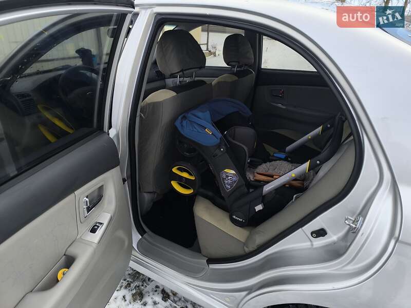 Седан Kia Cerato 2008 в Кагарлику