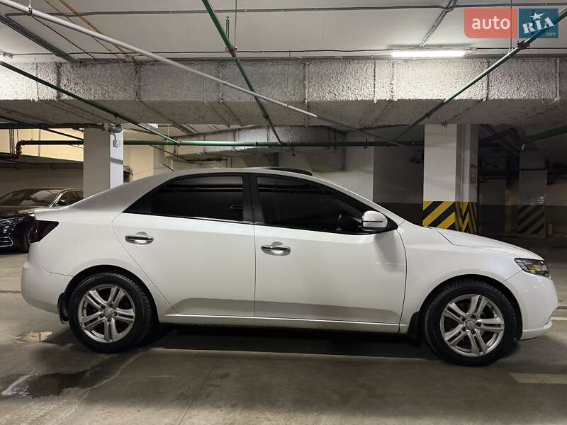 Седан Kia Cerato 2011 в Києві