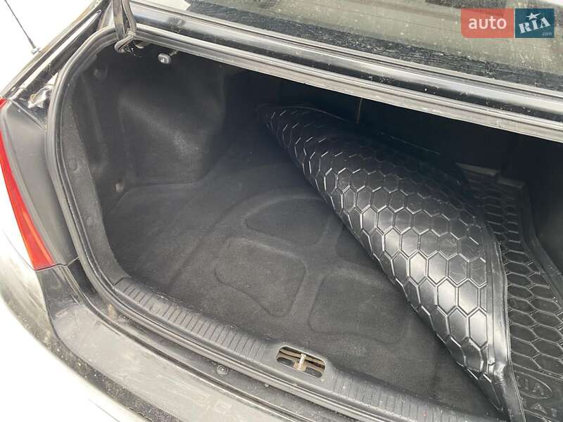 Седан Kia Cerato 2007 в Новояворовске