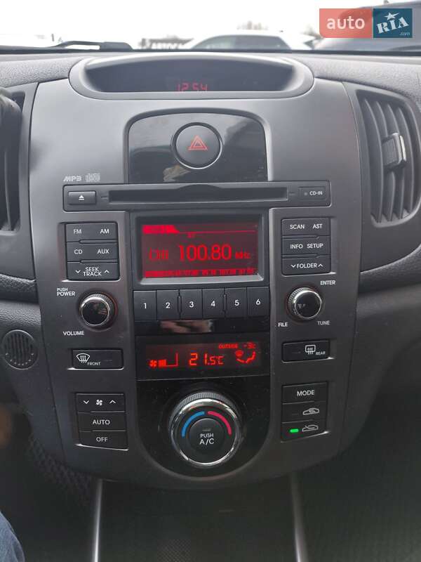 Седан Kia Cerato 2012 в Львове