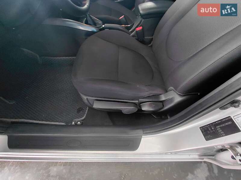 Седан Kia Cerato 2012 в Львове