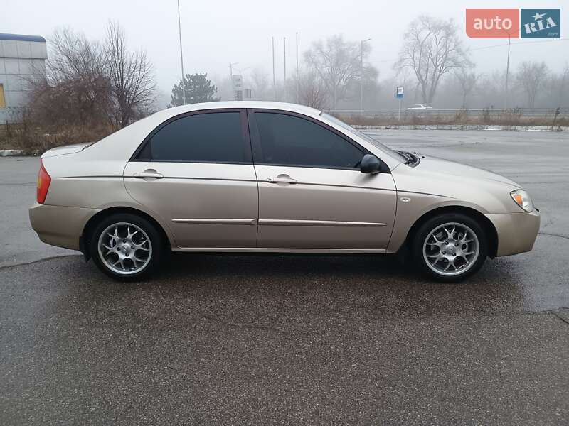 Седан Kia Cerato 2006 в Запорожье