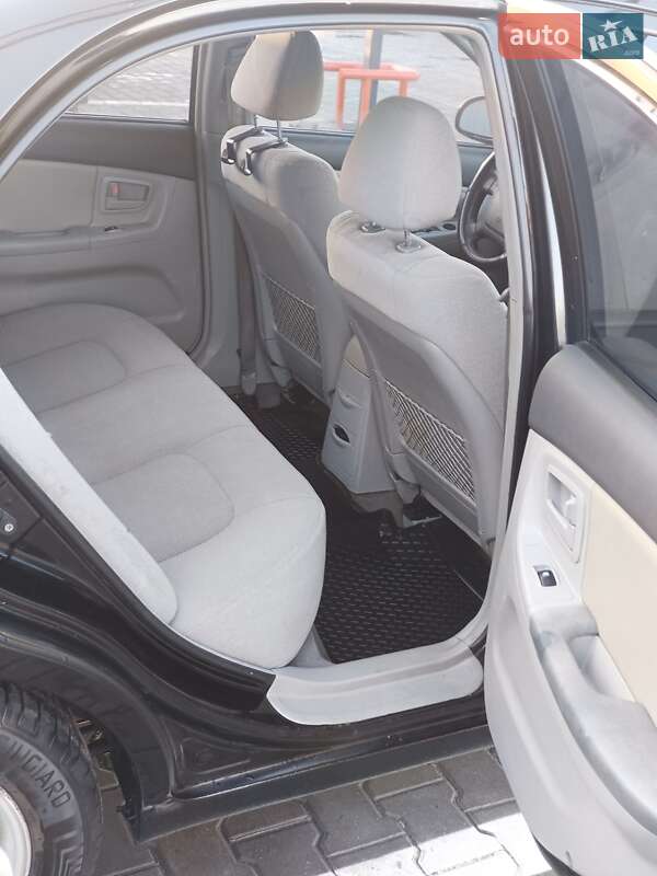 Седан Kia Cerato 2006 в Новом Буге