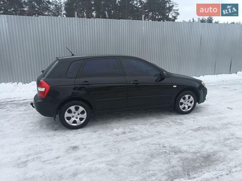 Хэтчбек Kia Cerato 2006 в Обухове