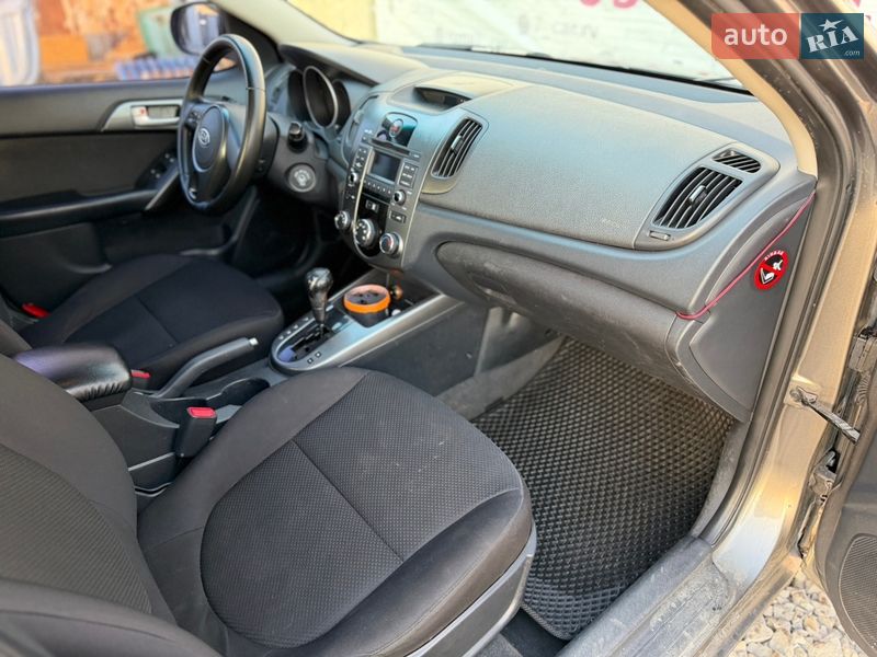 Седан Kia Cerato 2009 в Ровно
