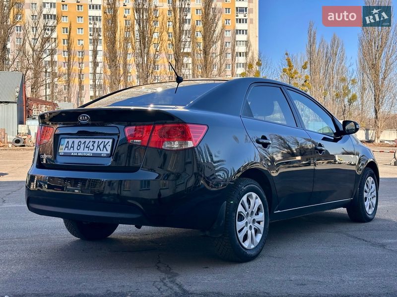 Седан Kia Cerato 2009 в Киеве