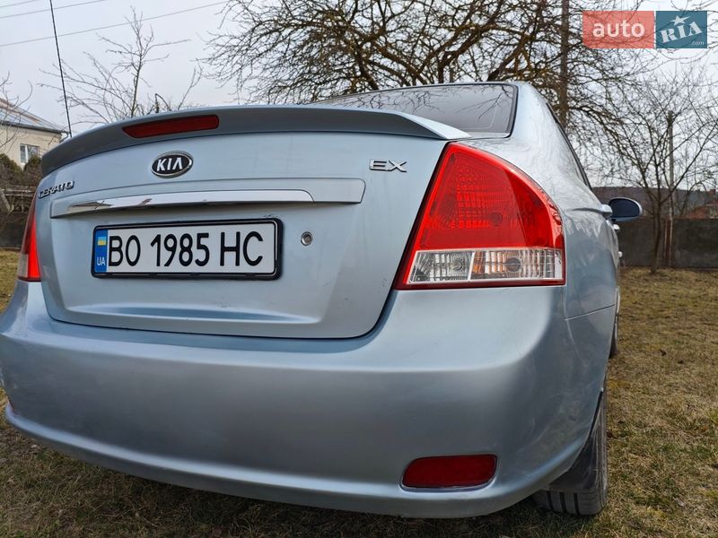 Седан Kia Cerato 2007 в Гусятине