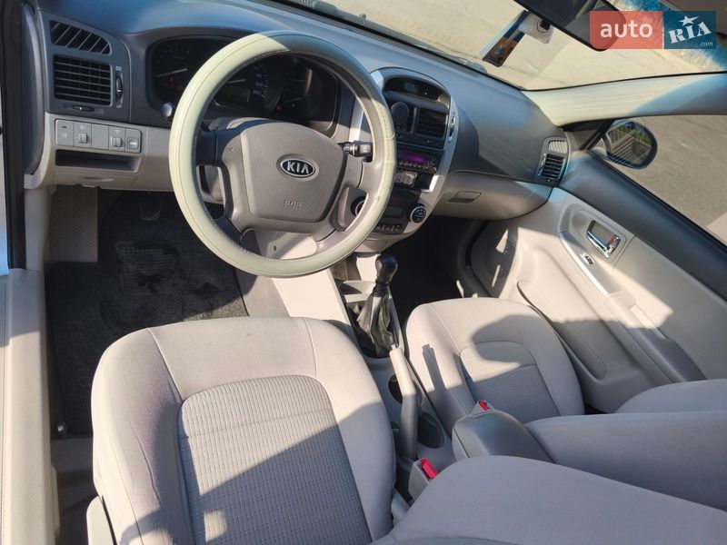 Седан Kia Cerato 2007 в Южноукраинске