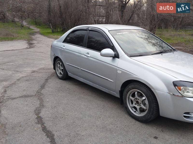 Седан Kia Cerato 2006 в Каменском
