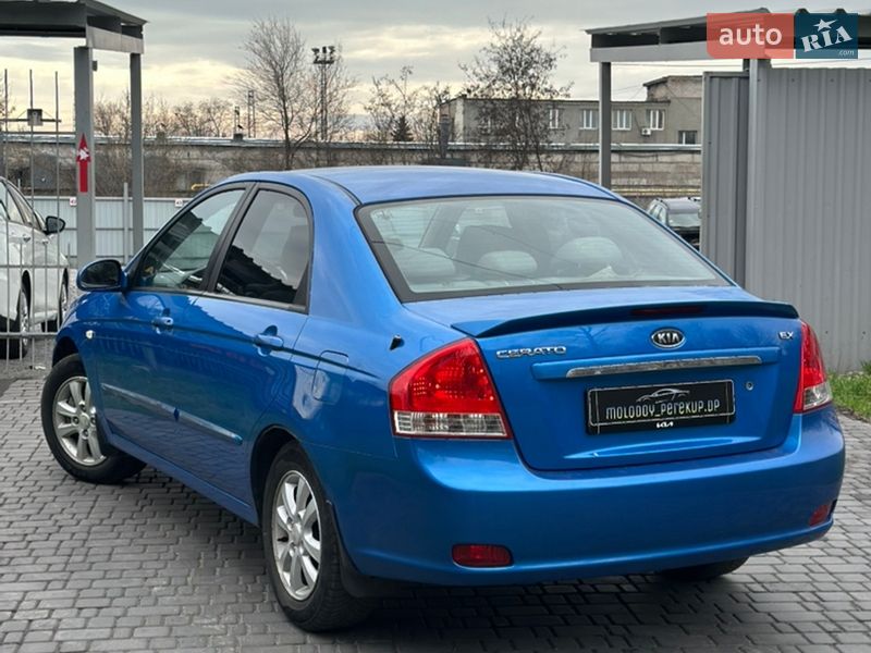 Седан Kia Cerato 2008 в Каменском