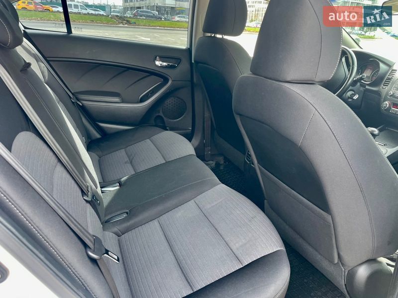 Седан Kia Cerato 2013 в Києві