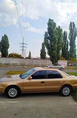 Седан Kia Clarus 1997 в Киеве