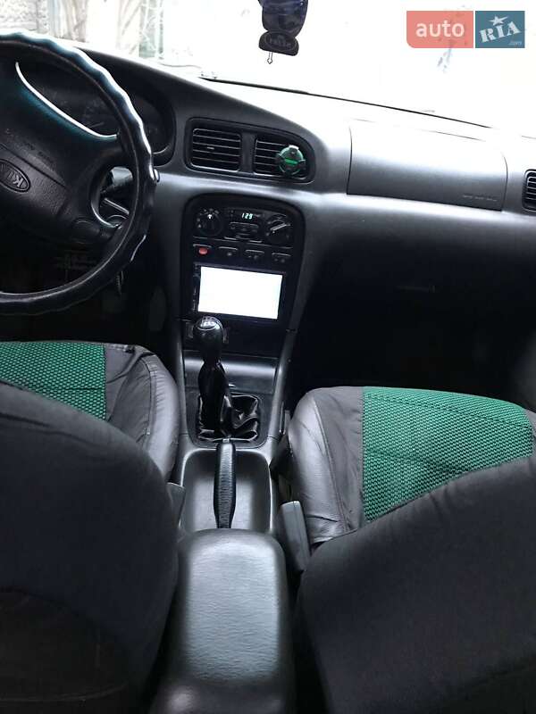 Седан Kia Clarus 1998 в Люботине