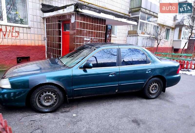 Седан Kia Clarus 1999 в Чернигове