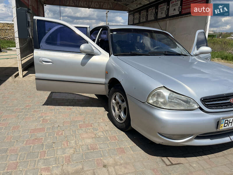 Седан Kia Clarus 2000 в Болграде