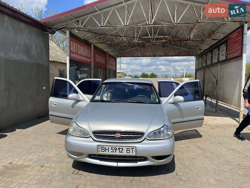 Седан Kia Clarus 2000 в Болграде