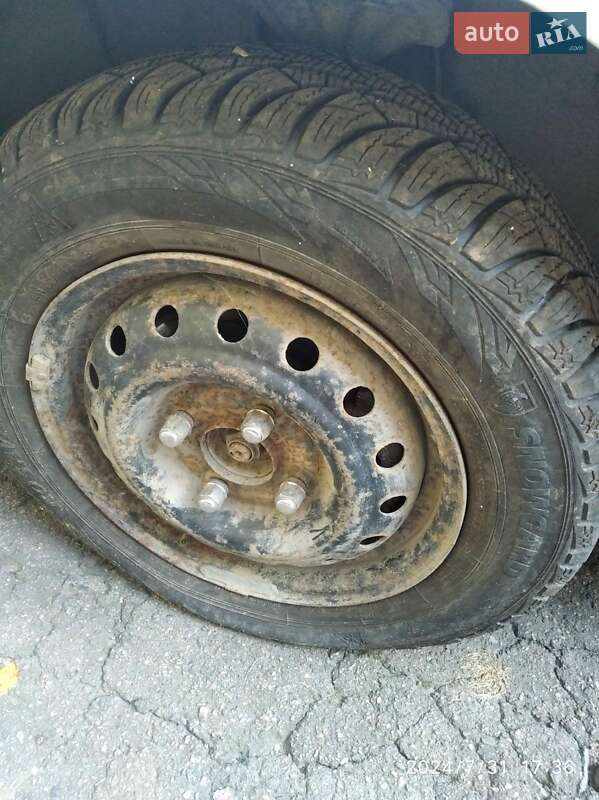 Седан Kia Clarus 1998 в Ровно